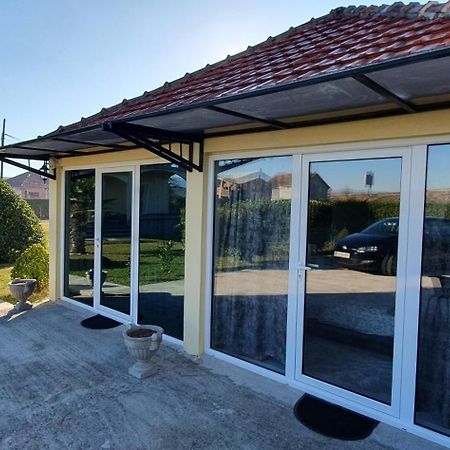 Mitrovici  Cozzy Apartment Near The Aiport Podgorica מראה חיצוני תמונה