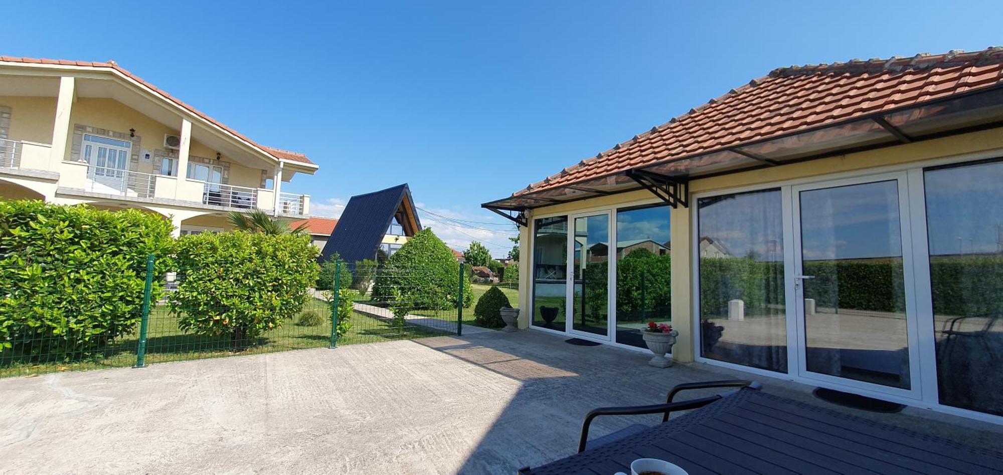 Mitrovici  Cozzy Apartment Near The Aiport Podgorica מראה חיצוני תמונה